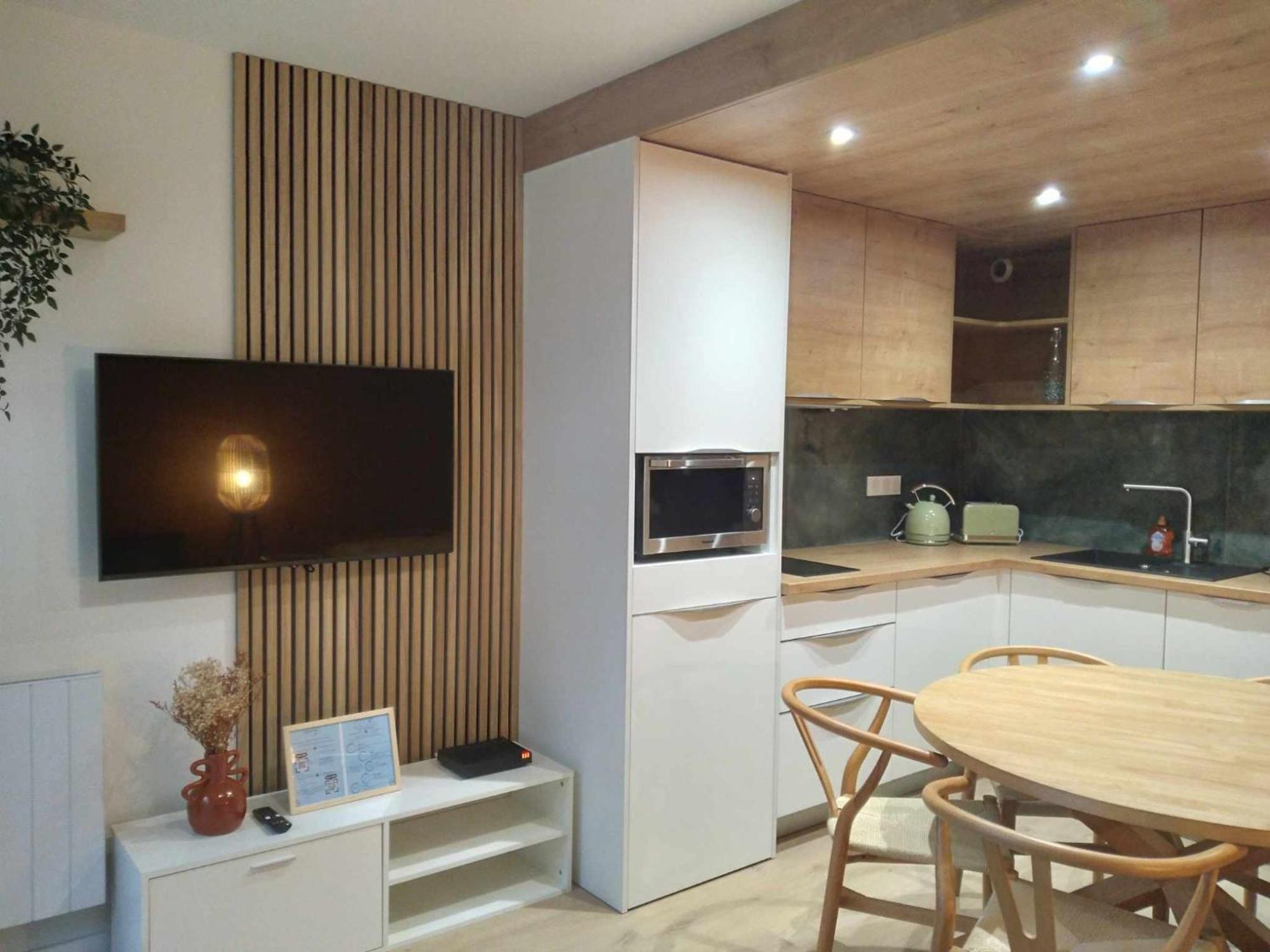 Duplex Lumineux - 40M2 - 2 Chambres - Balcon Terrasse - Parking - Entierement Renove En Mai 2024 코트레 외부 사진
