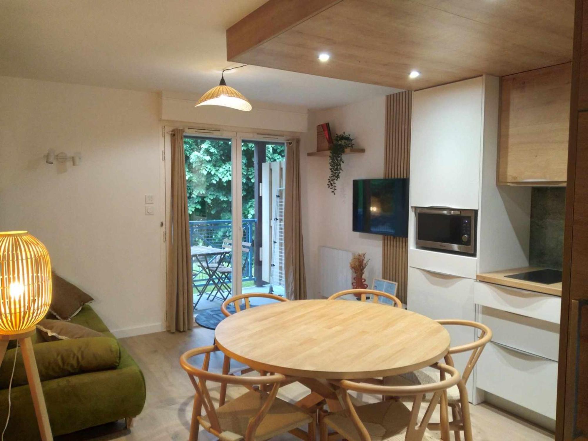 Duplex Lumineux - 40M2 - 2 Chambres - Balcon Terrasse - Parking - Entierement Renove En Mai 2024 코트레 외부 사진