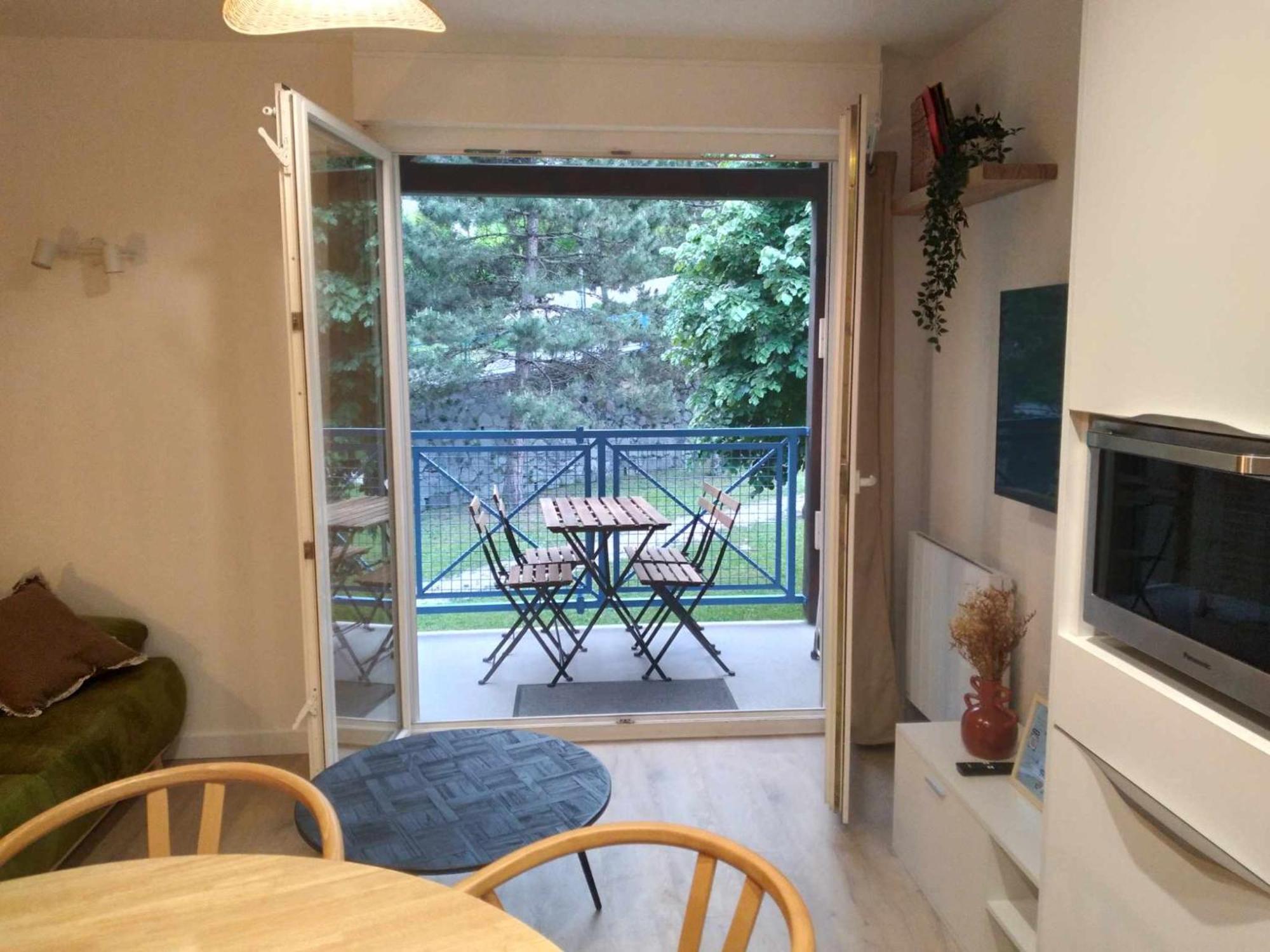 Duplex Lumineux - 40M2 - 2 Chambres - Balcon Terrasse - Parking - Entierement Renove En Mai 2024 코트레 외부 사진